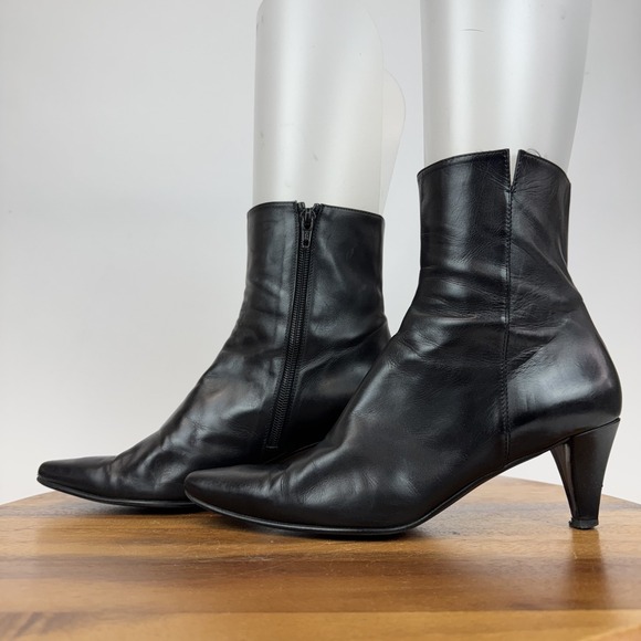 Womens Stuart Weitzman Black Leather Zip Heeled Pointed Toe Booties Size 7 M GUC - Picture 2 of 9